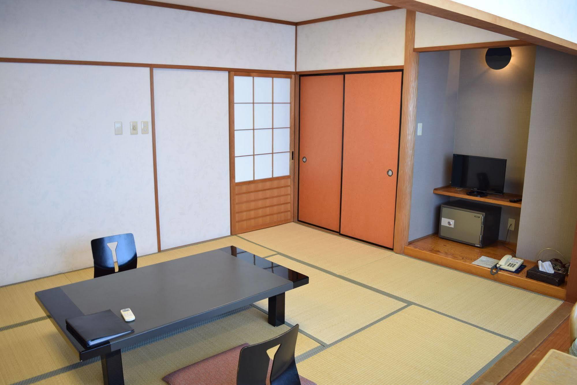 เรียวคัง ฟุคุเซ็น Hotel Shibukawa ภายนอก รูปภาพ